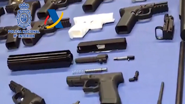 _118107219_guns_tenerife