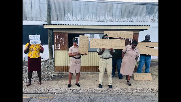 c8f6f72355ebbd84e3fb3511d7663d5cprison_officer_protest_1