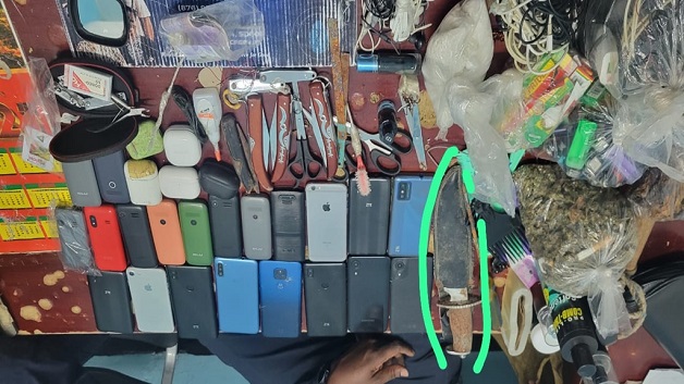 contrabands_seized_in_search_of_ocho_rios_police_station_cellblock_80dbc574b8549e60fe4593c263362d65