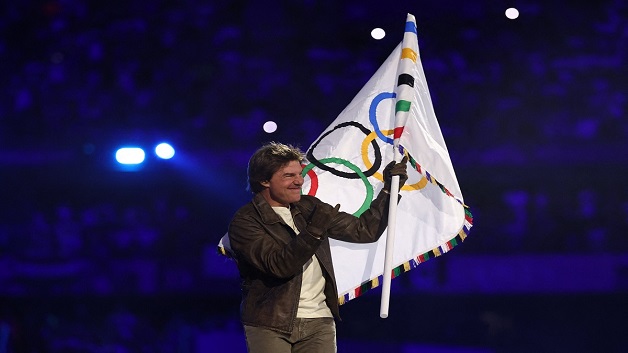 Tom-Cruise-in-Paris-Olympics-closing-ceremony